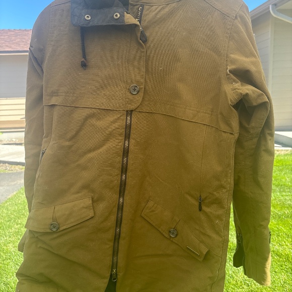 686 Women’s Snowboarding Jacket or Casual Wear - Picture 1 of 4